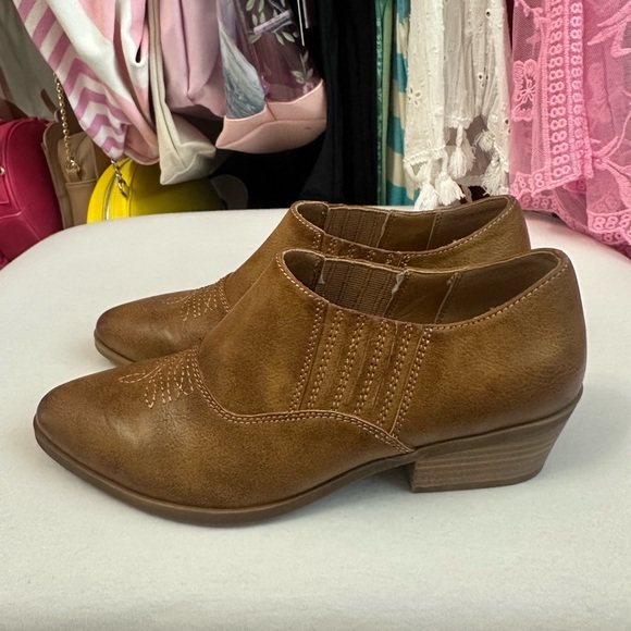 Frye and Co. Saddle Tan Clogs Size 6 - Picture 4 of 10